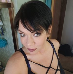 Meet your Posher, Lora